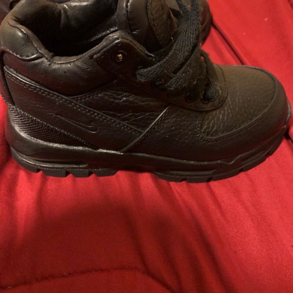 These are worn once basically brand new - Picture 4 of 5